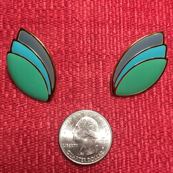 GLORIOUS Vintage enamel post earrings - Picture 3 of 5